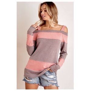 ✌🏼 #1391 Color Contrasted Long Sleeve Qt Striped Cold Shoulder Top